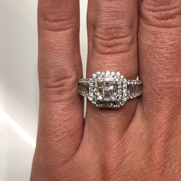 Jared Design, 2 Carat Diamond Engagement Ring - Picture 4 of 6